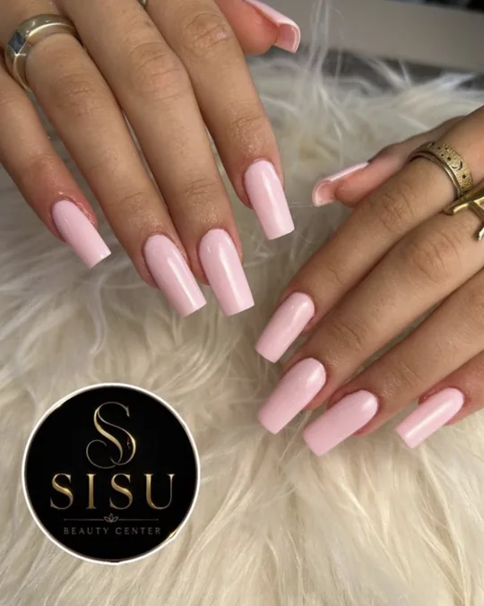 Uñas acrílicas largas cuadradas en rosa