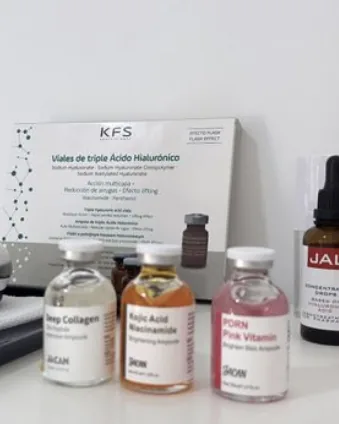 Viales de ácido hialurónico, sérums y aparatología para tratamientos faciales